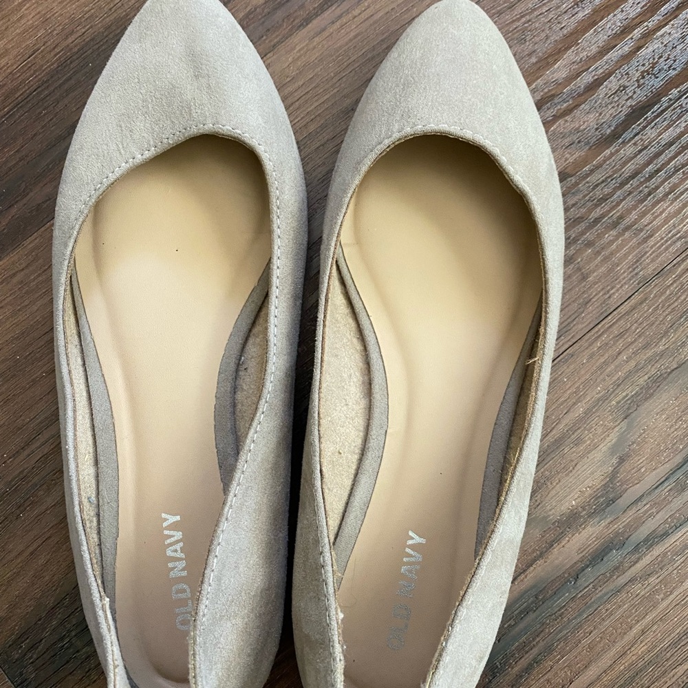 Old Navy Pointed-Toe Flats 🥿